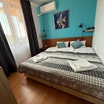 Apartment Bw - Happy 67