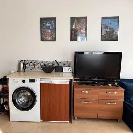 Apartment Bw - Happy 67 *