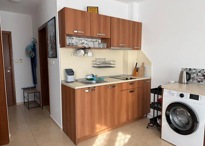 Bw - Happy 67 ساني بيتش